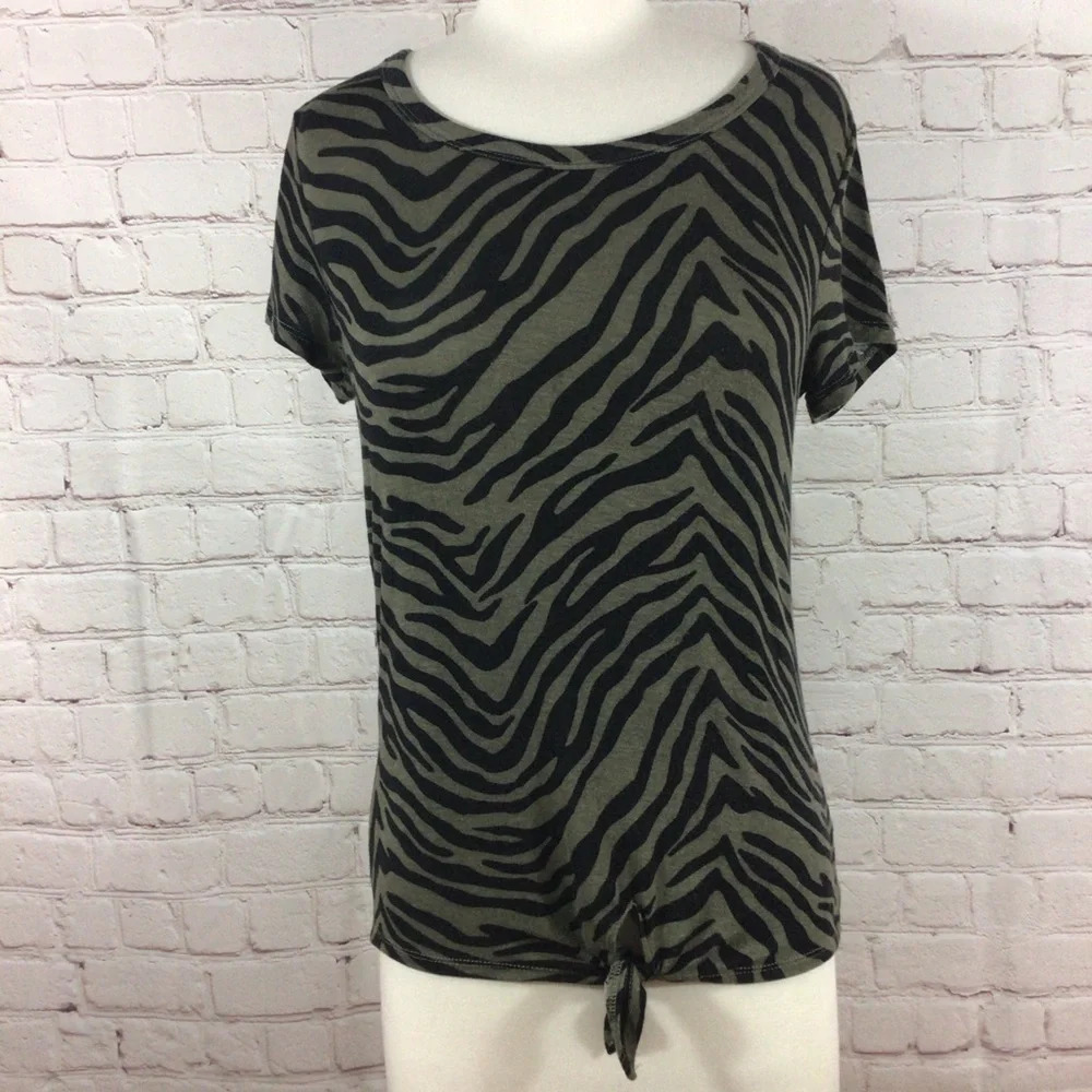 No Boundaries Junior’s Stretch Animal Print Tie Front Top - Size Medium …